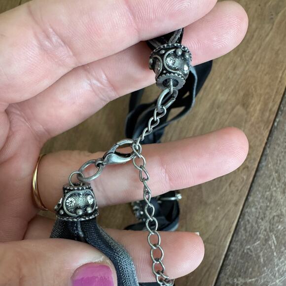 Velvet Ribbon with oversized Silver Tone Medallion pendant necklace 18-21 inches - Picture 2 of 5